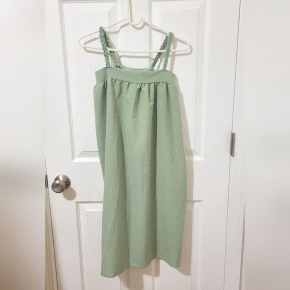 Sage green sleeveless summer dress Size S. Never worn, no brand